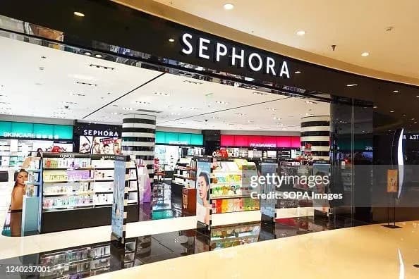 Sephora's Global Shopping Facility Transforms International Makeup Access