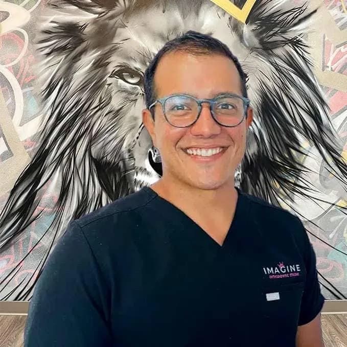 Imagine Orthodontic Studio Emphasizes Comfort and Personalization in Zoom Teeth Whitening Treatments